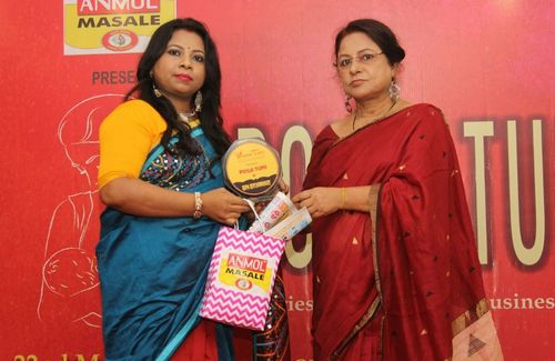 Rupa Roychowdhury receiving the Poila Tumi Award